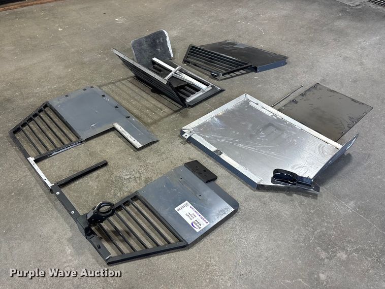 image for item EE4386 Law enforcement K9 cage