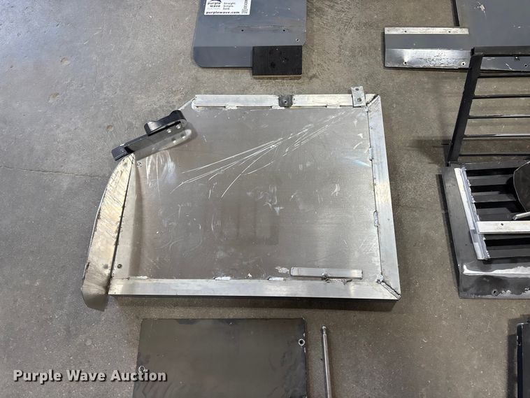 image for item EE4386 Law enforcement K9 cage