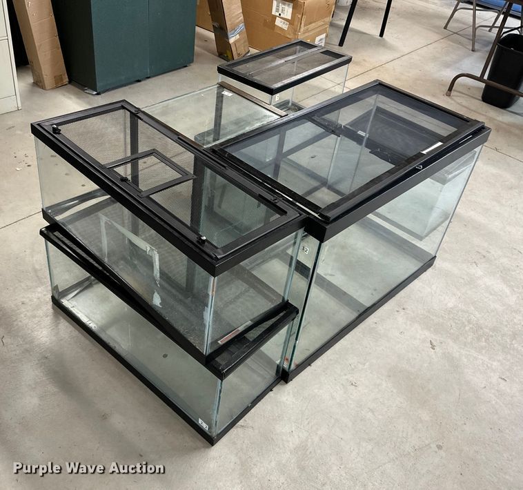 image for item EE4434 Aquariums/enclosures