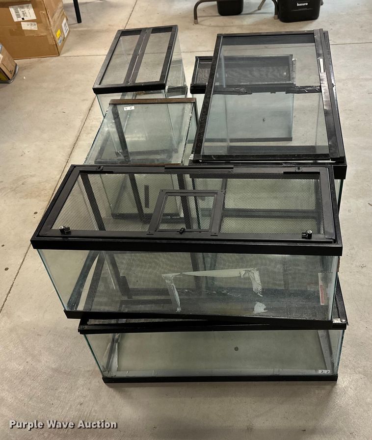 image for item EE4434 Aquariums/enclosures