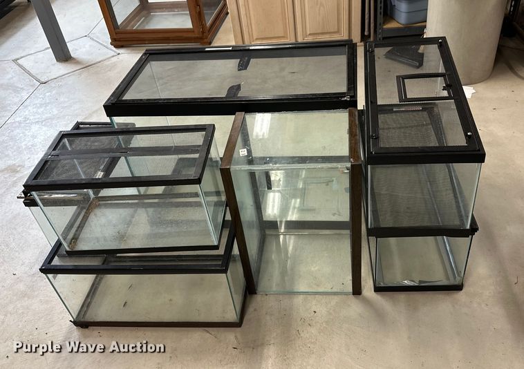 image for item EE4434 Aquariums/enclosures
