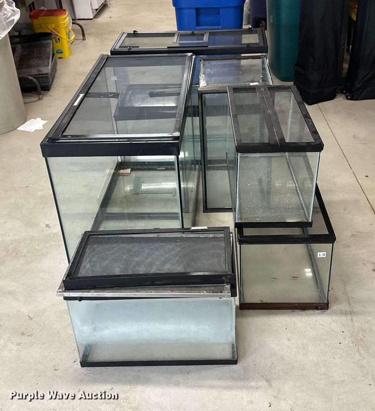 image for item EE4434 Aquariums/enclosures