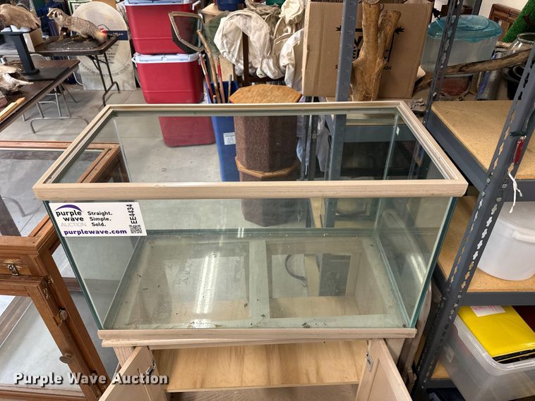 image for item EE4434 Aquariums/enclosures