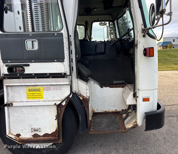 image for item EF2269 2010 Autocar Xpeditor refuse truck