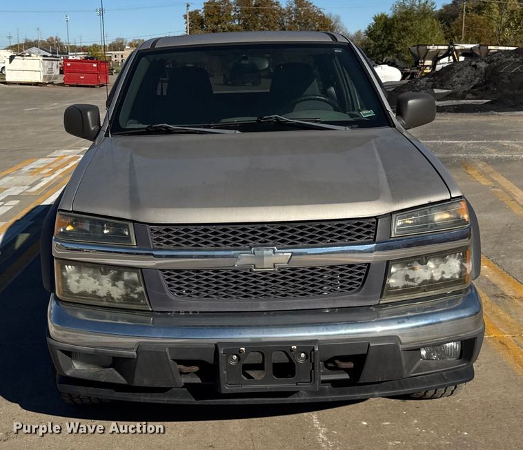 image for item EF2278 2004 Chevrolet Colorado Ext. Cab pickup truck