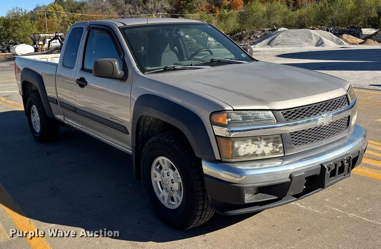 image for item EF2278 2004 Chevrolet Colorado Ext. Cab pickup truck