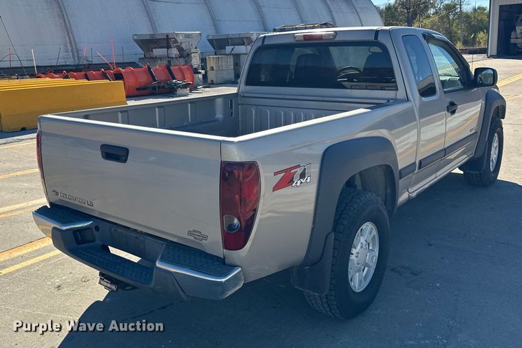 image for item EF2278 2004 Chevrolet Colorado Ext. Cab pickup truck