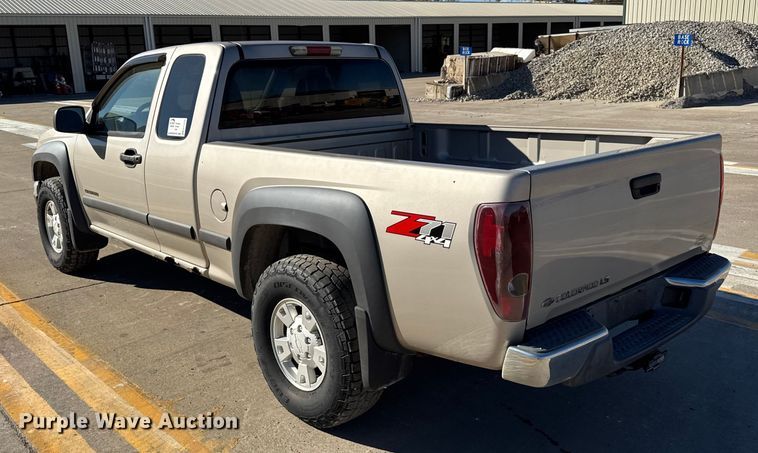 image for item EF2278 2004 Chevrolet Colorado Ext. Cab pickup truck
