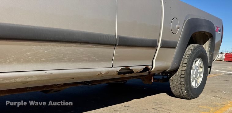 image for item EF2278 2004 Chevrolet Colorado Ext. Cab pickup truck