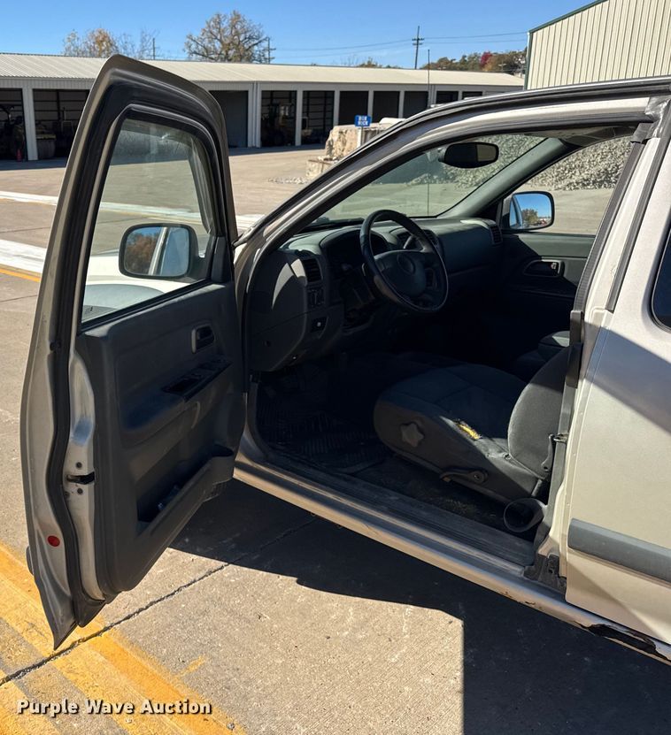 image for item EF2278 2004 Chevrolet Colorado Ext. Cab pickup truck