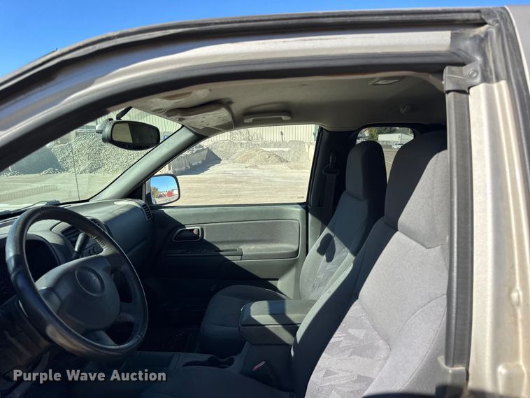 image for item EF2278 2004 Chevrolet Colorado Ext. Cab pickup truck