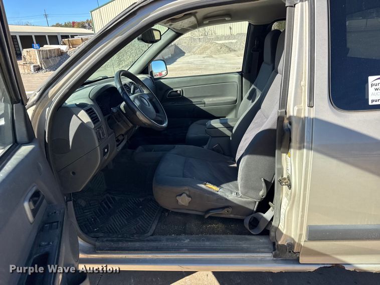image for item EF2278 2004 Chevrolet Colorado Ext. Cab pickup truck