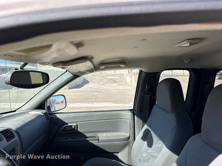 image for item EF2278 2004 Chevrolet Colorado Ext. Cab pickup truck