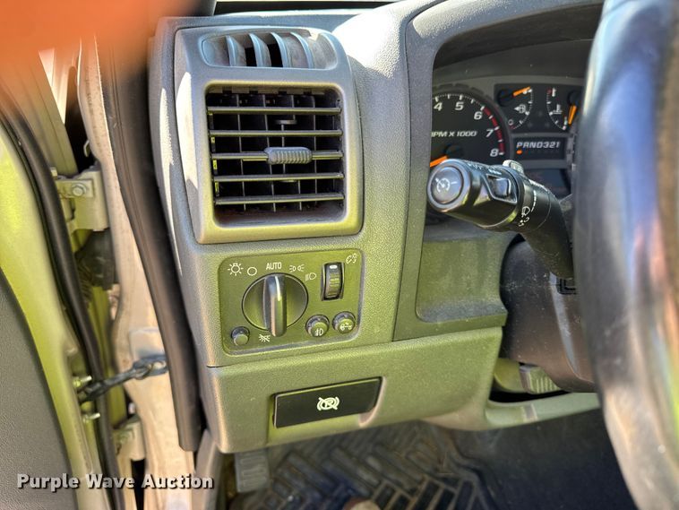 image for item EF2278 2004 Chevrolet Colorado Ext. Cab pickup truck