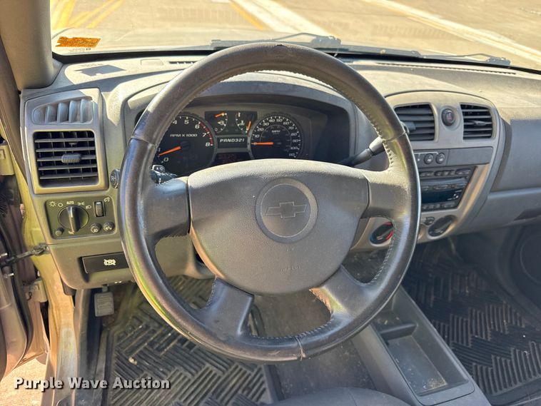 image for item EF2278 2004 Chevrolet Colorado Ext. Cab pickup truck