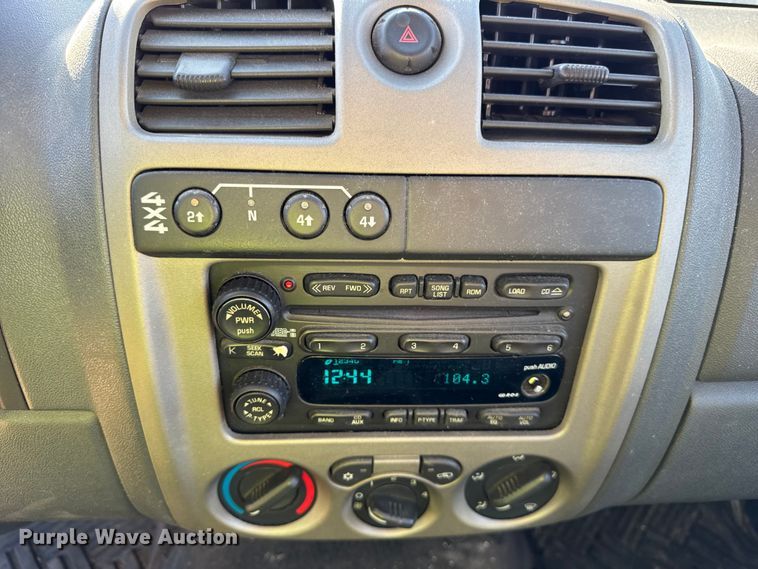 image for item EF2278 2004 Chevrolet Colorado Ext. Cab pickup truck