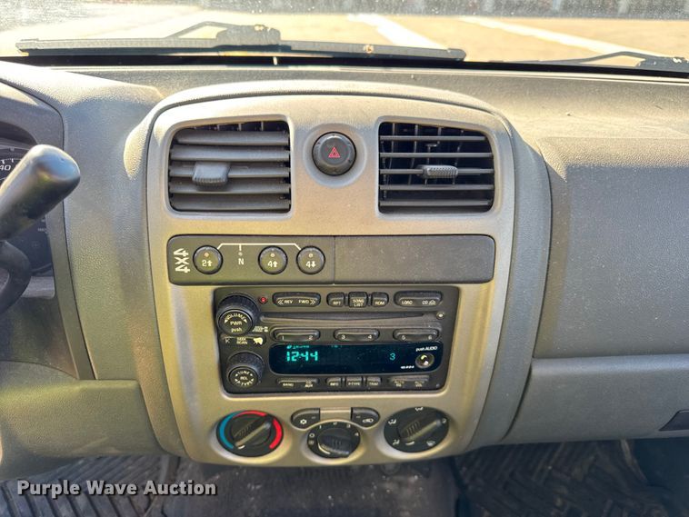 image for item EF2278 2004 Chevrolet Colorado Ext. Cab pickup truck