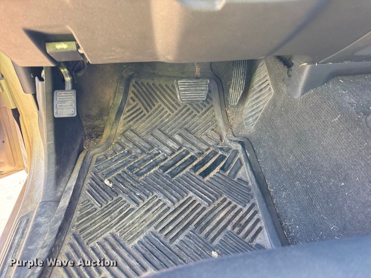 image for item EF2278 2004 Chevrolet Colorado Ext. Cab pickup truck