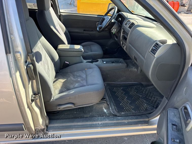 image for item EF2278 2004 Chevrolet Colorado Ext. Cab pickup truck