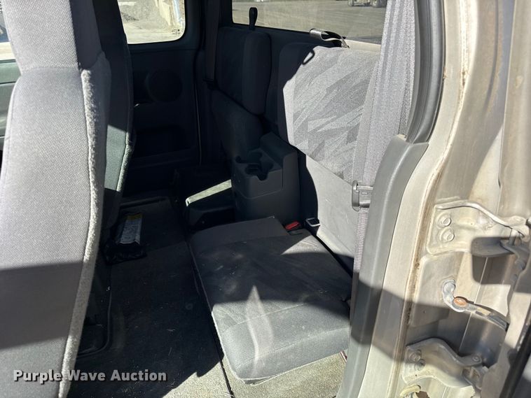 image for item EF2278 2004 Chevrolet Colorado Ext. Cab pickup truck