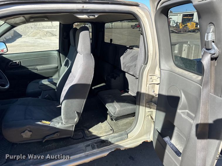 image for item EF2278 2004 Chevrolet Colorado Ext. Cab pickup truck