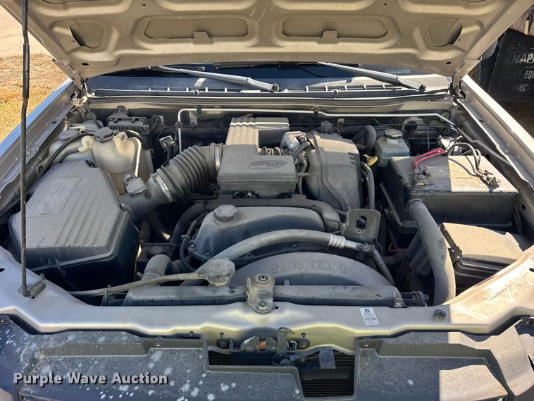 image for item EF2278 2004 Chevrolet Colorado Ext. Cab pickup truck