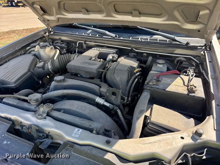 image for item EF2278 2004 Chevrolet Colorado Ext. Cab pickup truck