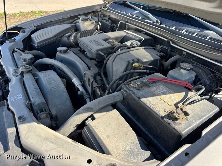 image for item EF2278 2004 Chevrolet Colorado Ext. Cab pickup truck