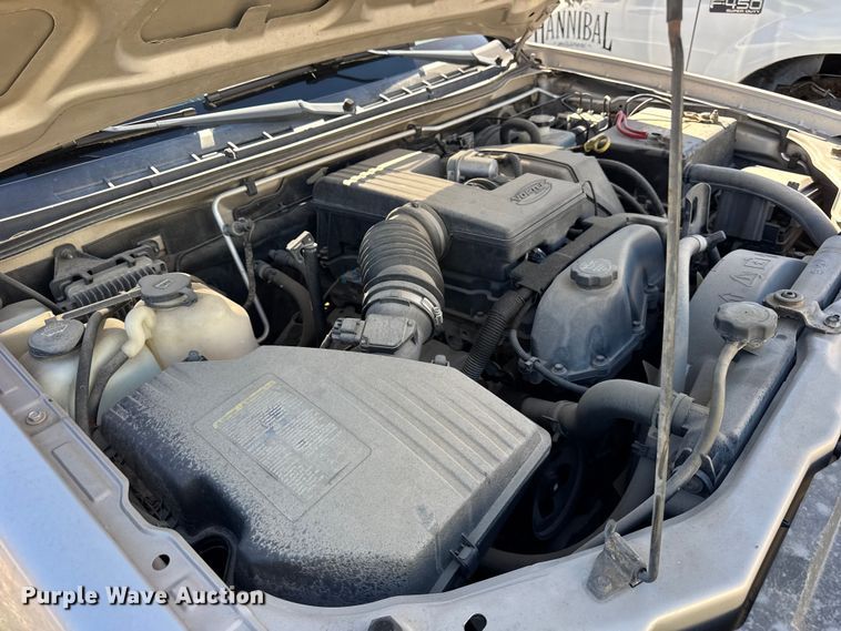 image for item EF2278 2004 Chevrolet Colorado Ext. Cab pickup truck