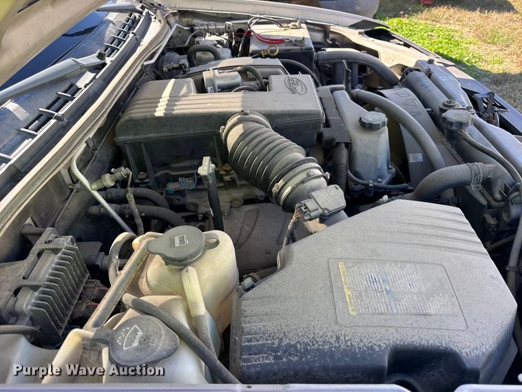 image for item EF2278 2004 Chevrolet Colorado Ext. Cab pickup truck