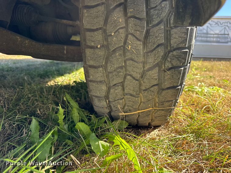 image for item EF2278 2004 Chevrolet Colorado Ext. Cab pickup truck