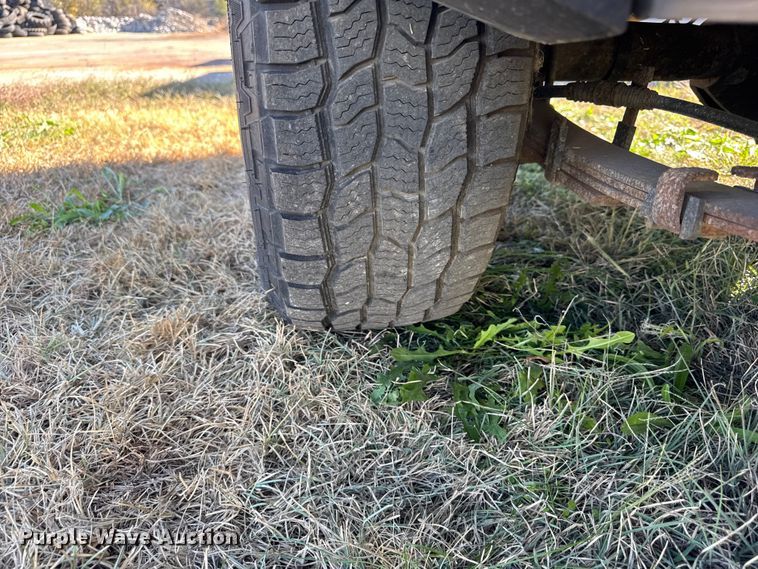 image for item EF2278 2004 Chevrolet Colorado Ext. Cab pickup truck