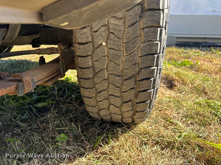 image for item EF2278 2004 Chevrolet Colorado Ext. Cab pickup truck