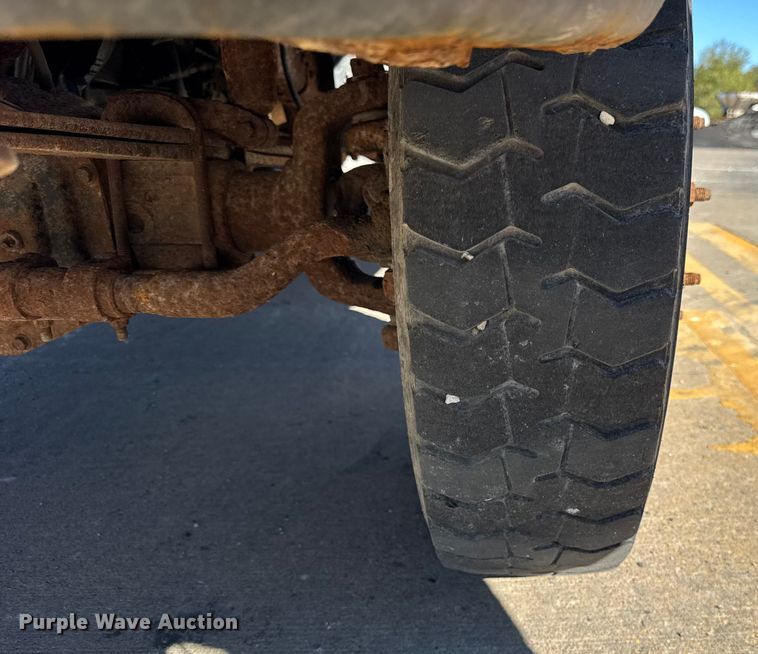 image for item EF2279 2001 Ford F450 Super Duty dump flatbed truck