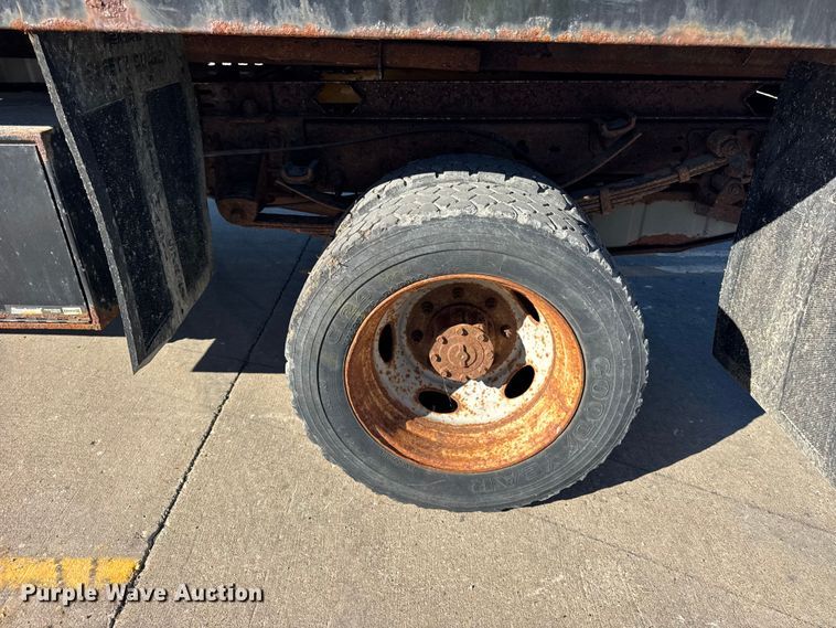 image for item EF2279 2001 Ford F450 Super Duty dump flatbed truck