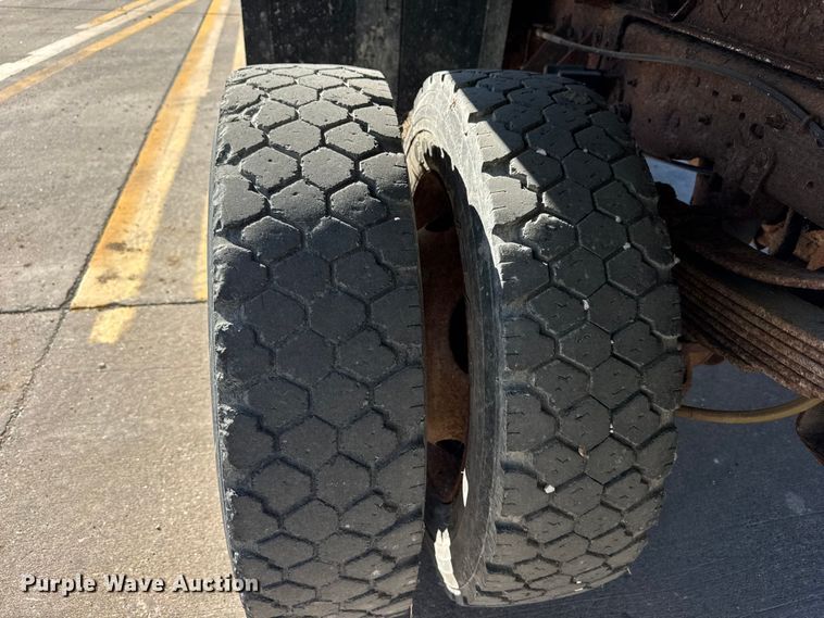 image for item EF2279 2001 Ford F450 Super Duty dump flatbed truck