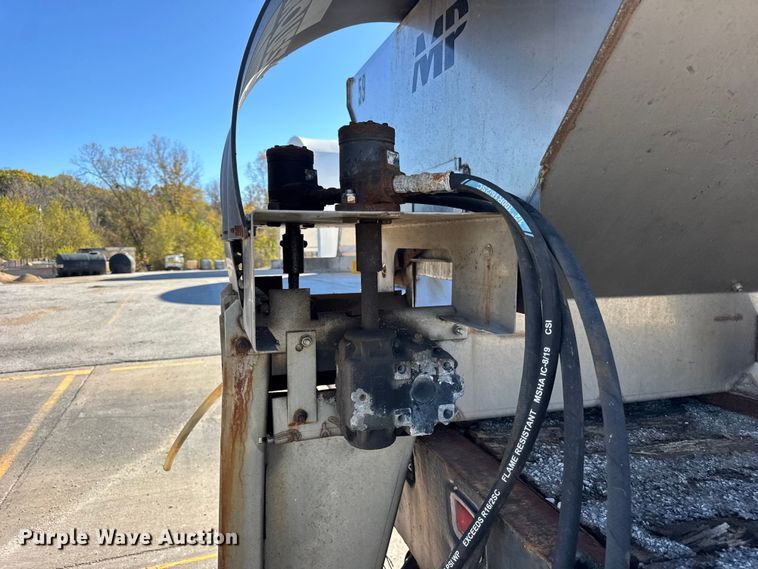 image for item EF2280 2005 Ford F350 Super Duty dump flatbed pickup truck