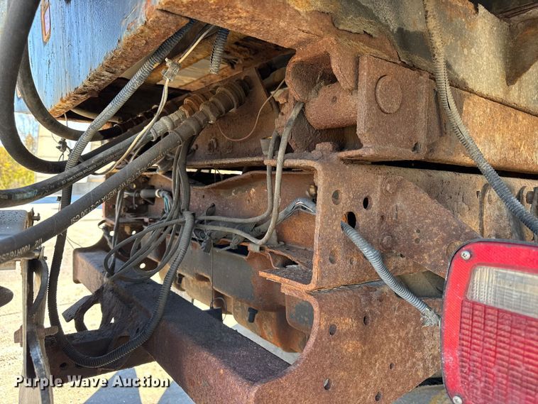 image for item EF2280 2005 Ford F350 Super Duty dump flatbed pickup truck