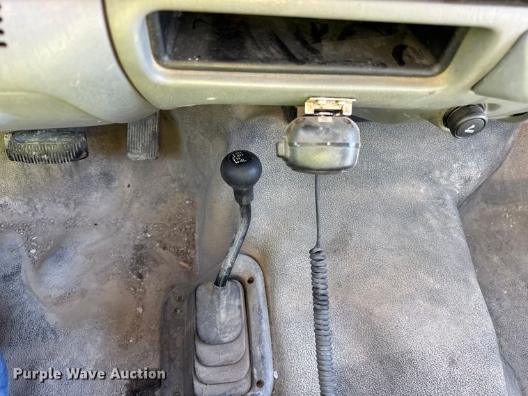 image for item EF2280 2005 Ford F350 Super Duty dump flatbed pickup truck