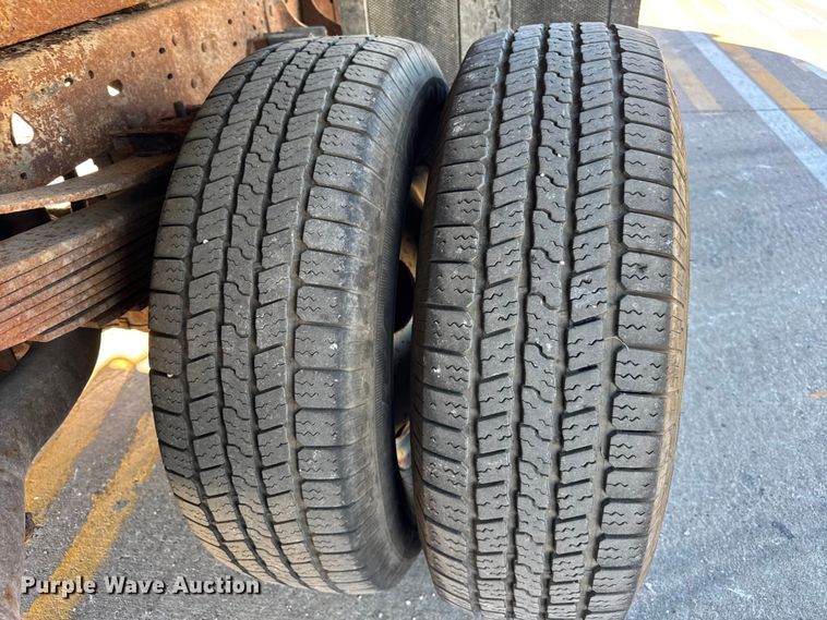 image for item EF2280 2005 Ford F350 Super Duty dump flatbed pickup truck