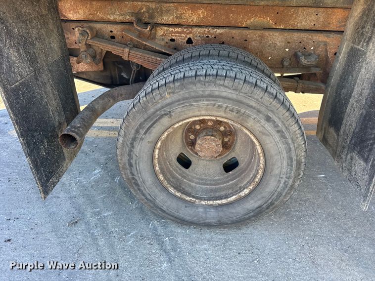 image for item EF2280 2005 Ford F350 Super Duty dump flatbed pickup truck