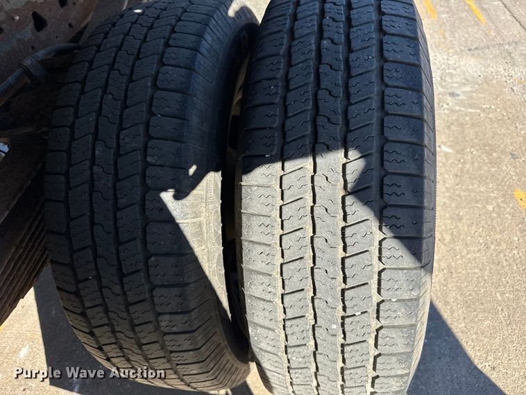 image for item EF2280 2005 Ford F350 Super Duty dump flatbed pickup truck