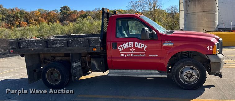 image for item EF2281 2005 Ford F-350 dump flatbed pickup truck