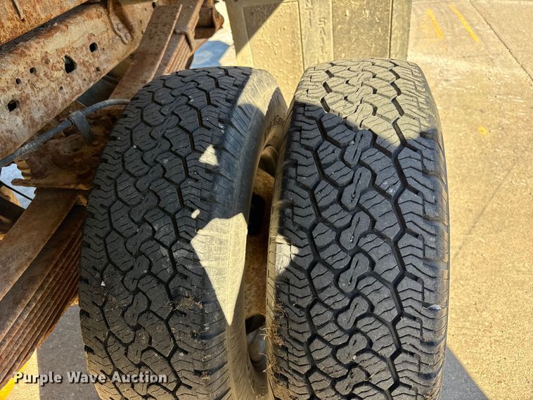 image for item EF2281 2005 Ford F-350 dump flatbed pickup truck