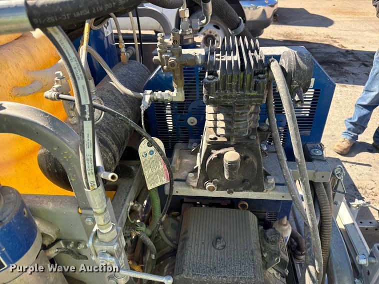 image for item EF2284 Graco Road pak paint striper