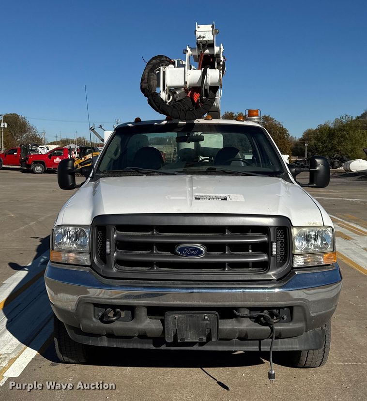 CAMIóN CON CANASTILLA 2002 FORD ALTEC