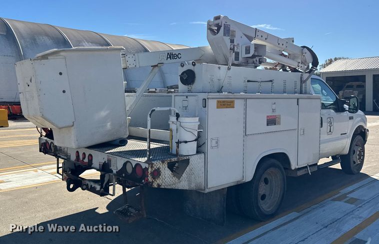 CAMIóN CON CANASTILLA 2002 FORD ALTEC