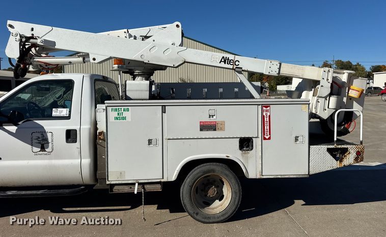 image for item EF2285 2002 Ford F550 bucket truck