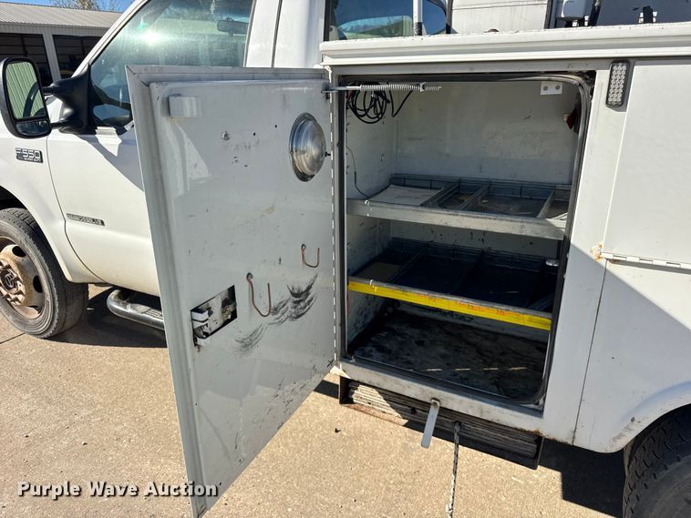 image for item EF2285 2002 Ford F550 bucket truck