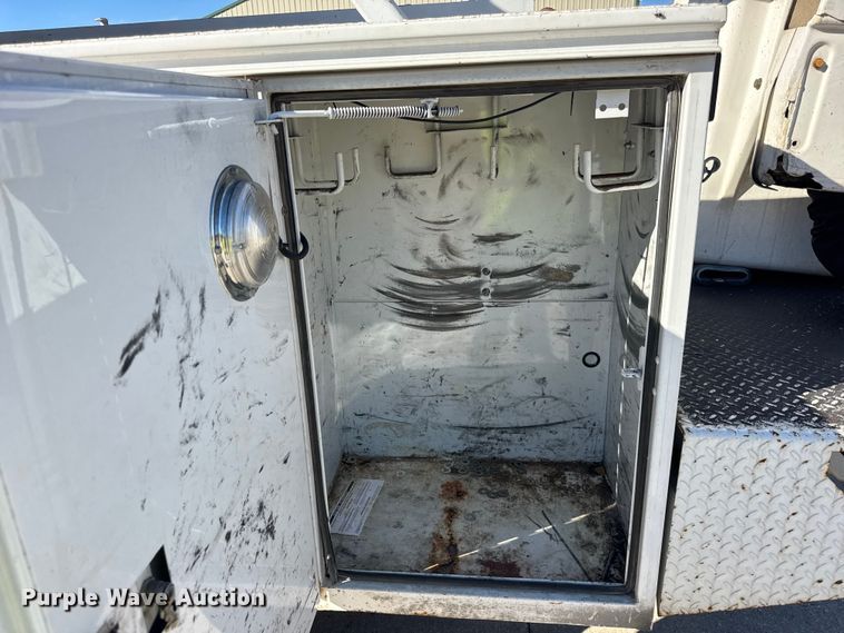 image for item EF2285 2002 Ford F550 bucket truck